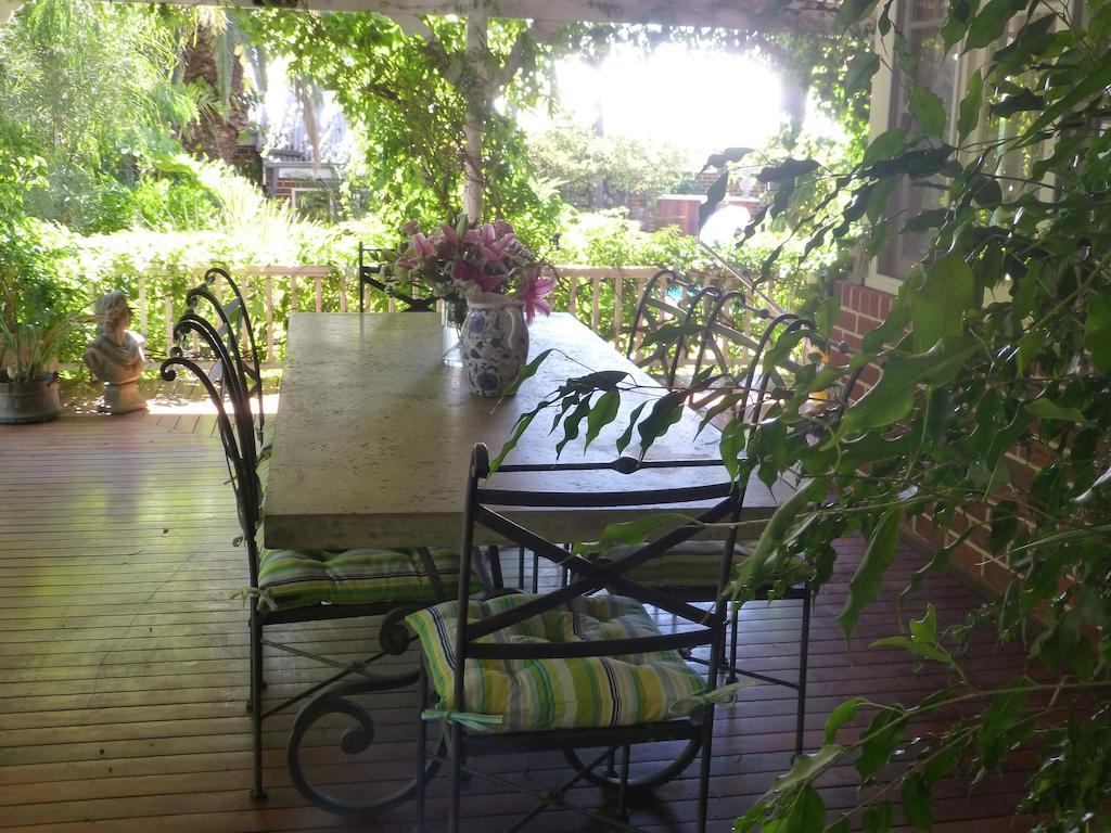 Lakeside Bed & Breakfast เพิร์ท ภายนอก รูปภาพ
